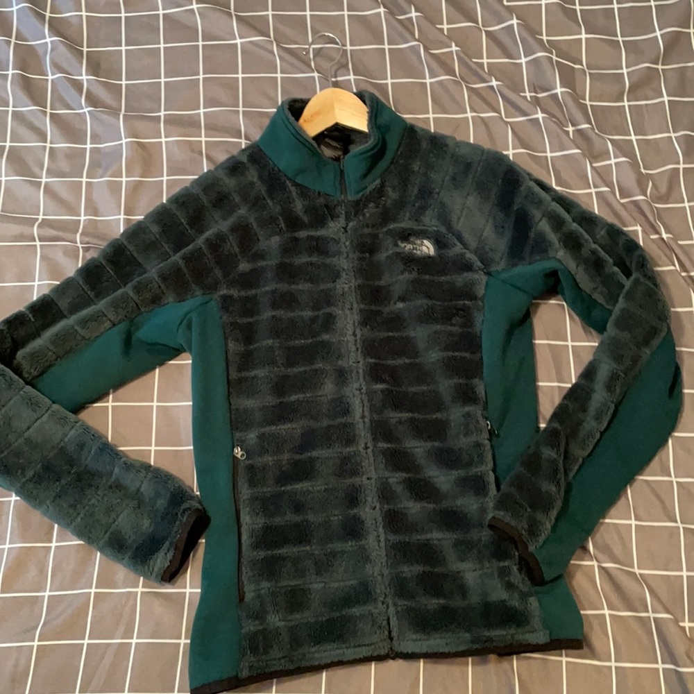 Teal blue/green ladies zip upNorth Face fleece with pockets